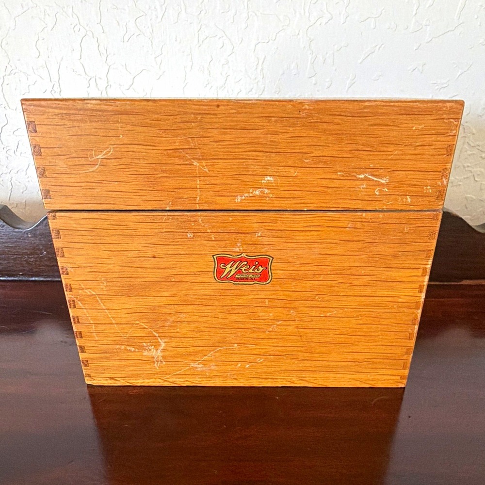 Weis Brown Wood Grain Recipe Index Box Vintage Antique Dovetail 6.5in x 5in